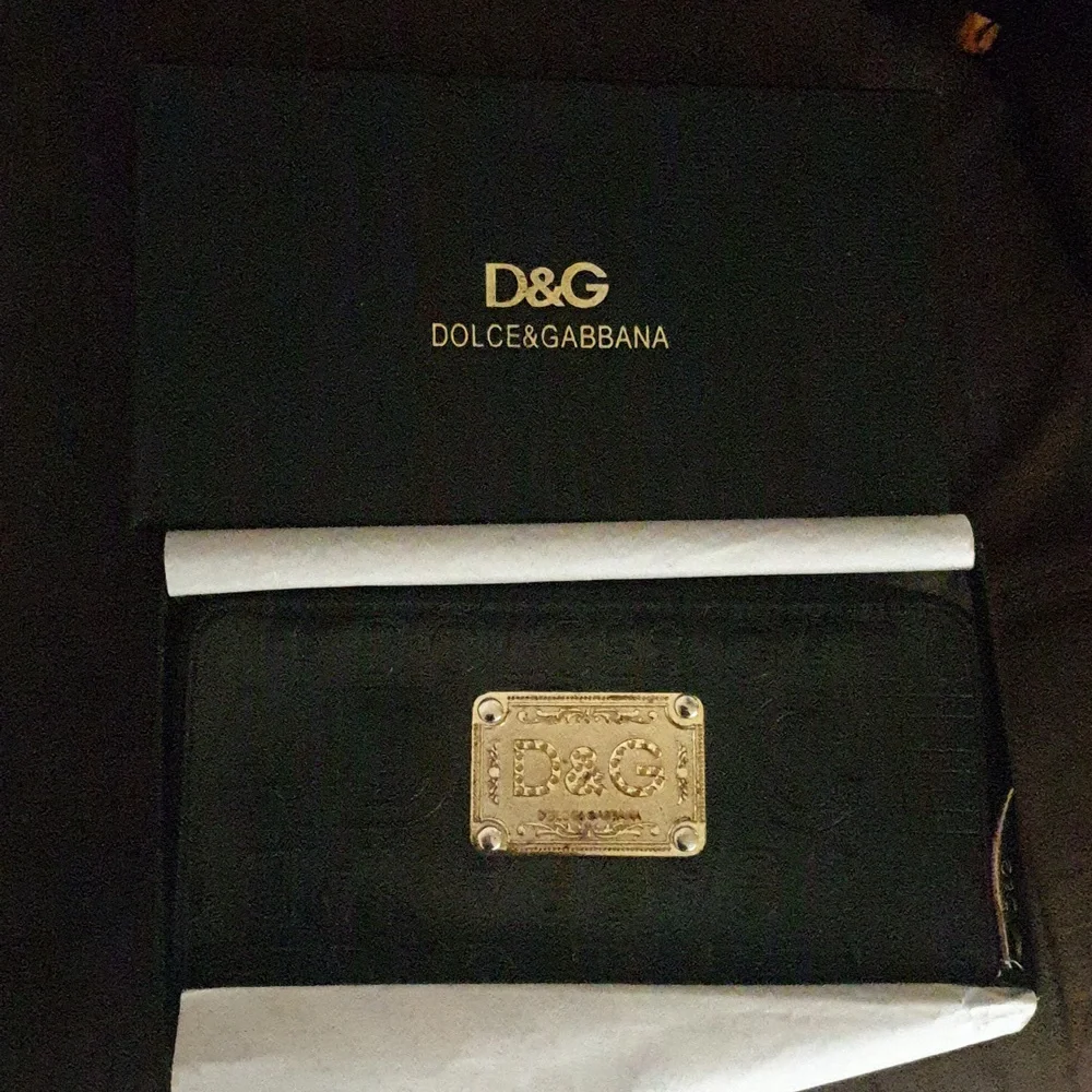 Vintage Dolce & Gabbana wallet black and gold zip up - Picture 3 of 3